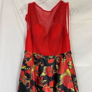 Dave & Johnny formal red top and printed roses